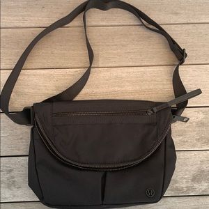 lululemon classic crossbody bag